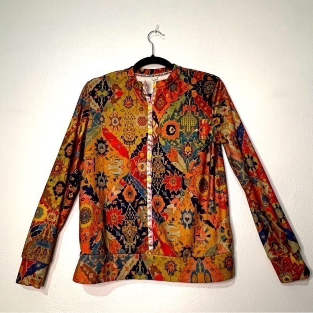 Exclusive colorful, light fleece pullover top. Sz S. Preowned. EUC.